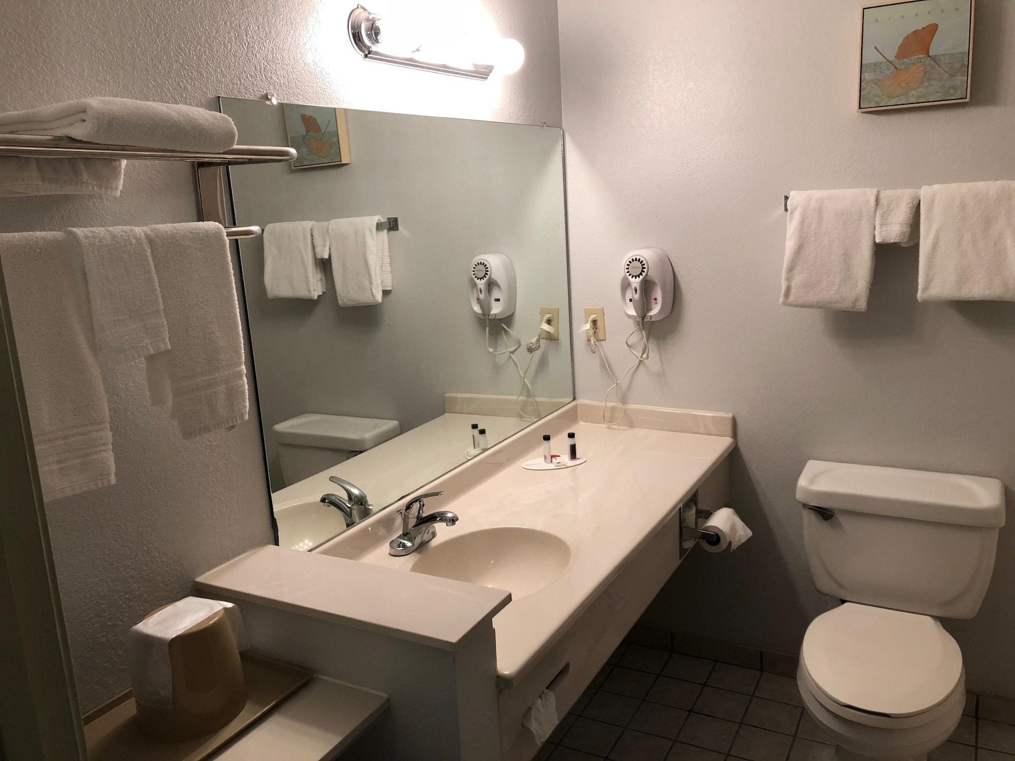 Super 8 By Wyndham Lake Charles/Sulphur Exterior photo