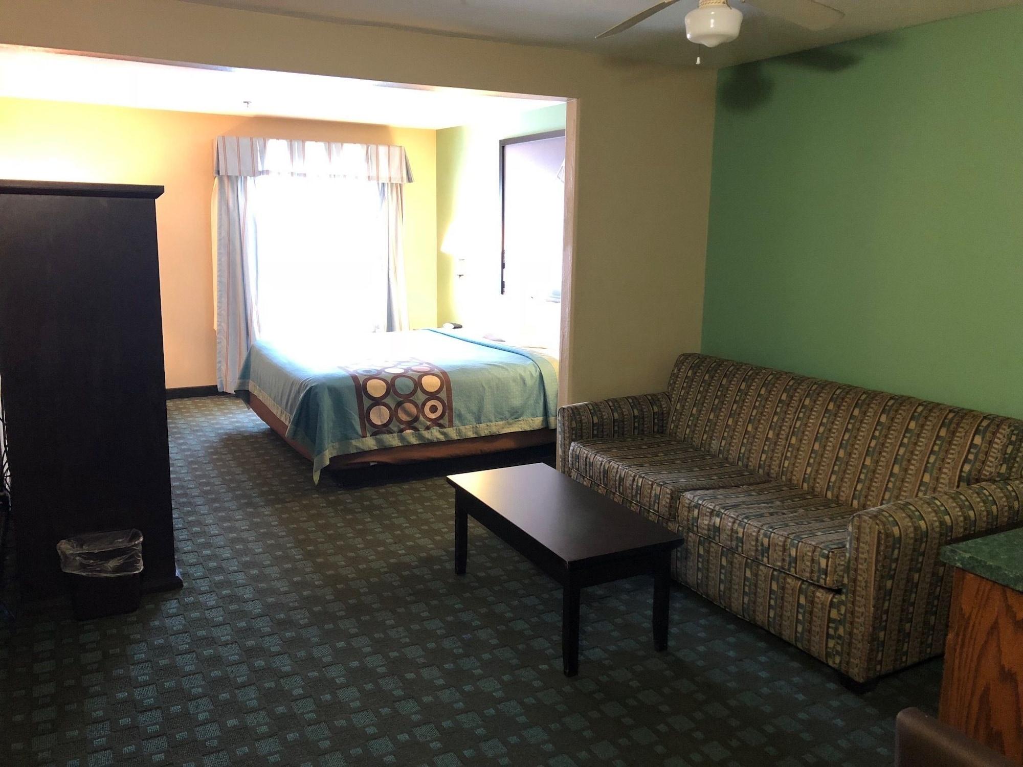Super 8 By Wyndham Lake Charles/Sulphur Exterior photo
