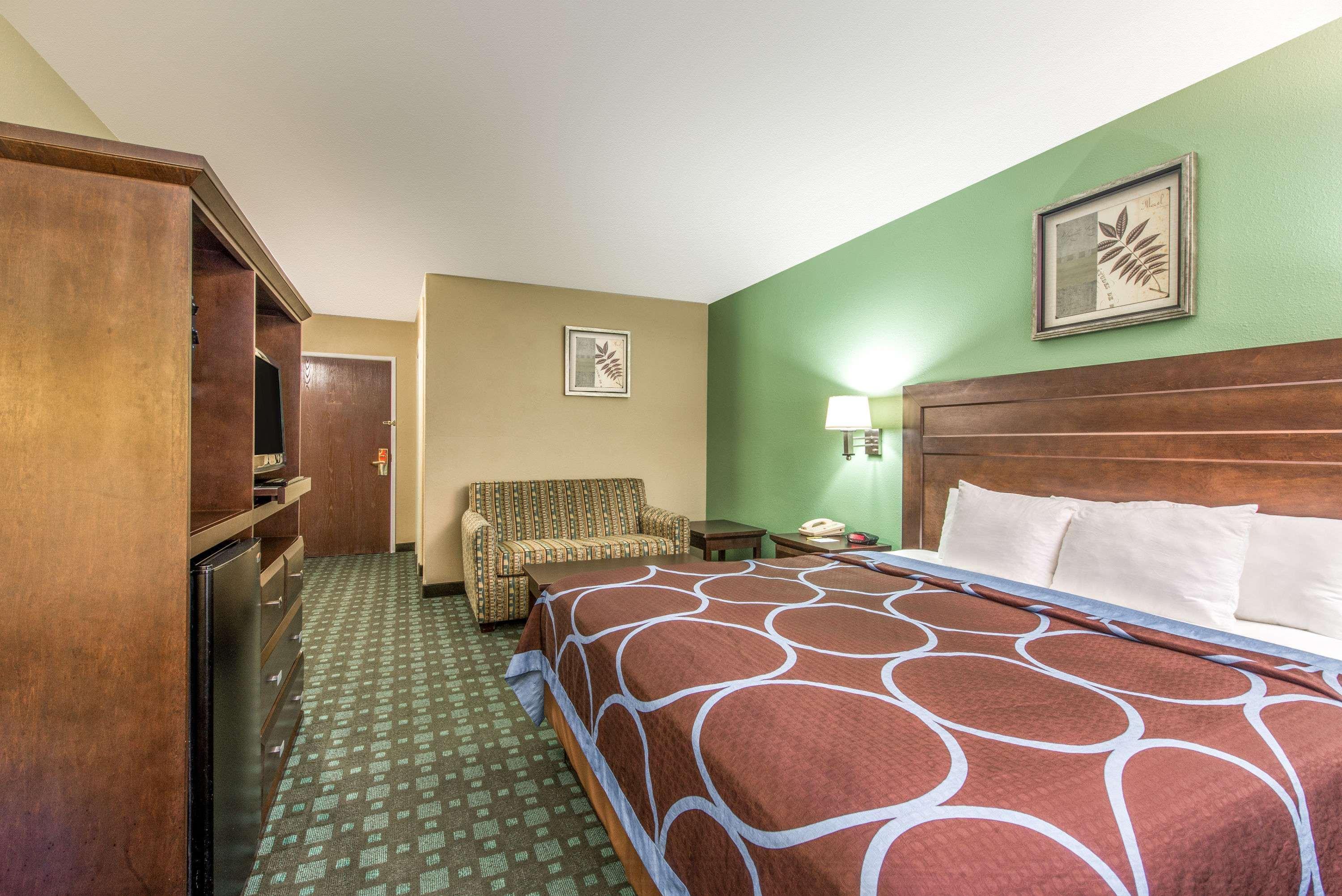 Super 8 By Wyndham Lake Charles/Sulphur Exterior photo