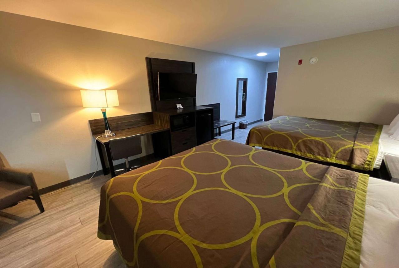 Super 8 By Wyndham Lake Charles/Sulphur Exterior photo
